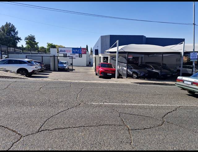 3,000M² SHOWROOM FOR SALE IN LYNDHURST